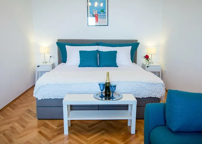 Apartment Seven